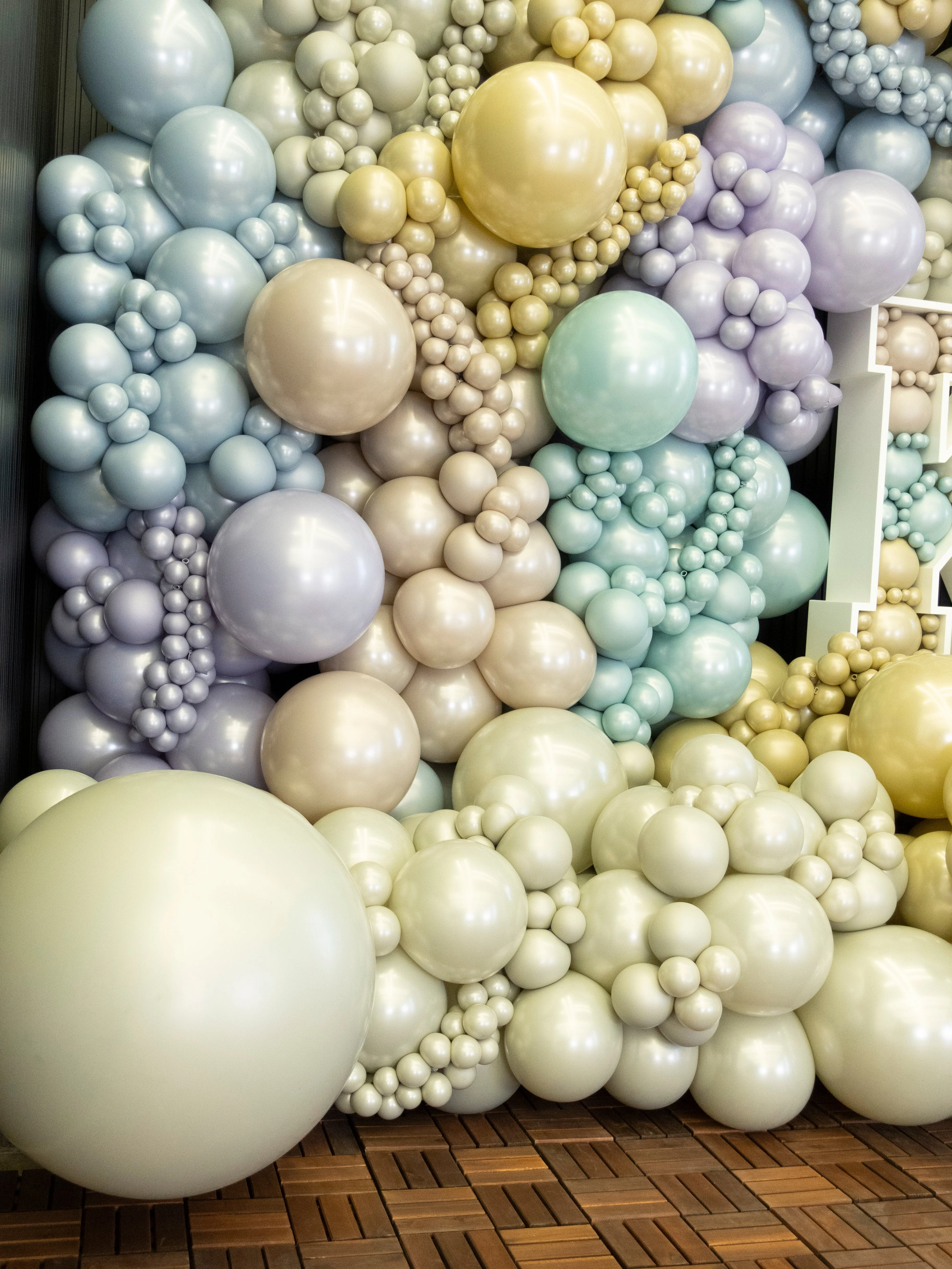 12" Kalisan Brand Latex Balloons Aura Ivory White (50 Per Bag) - Image 36