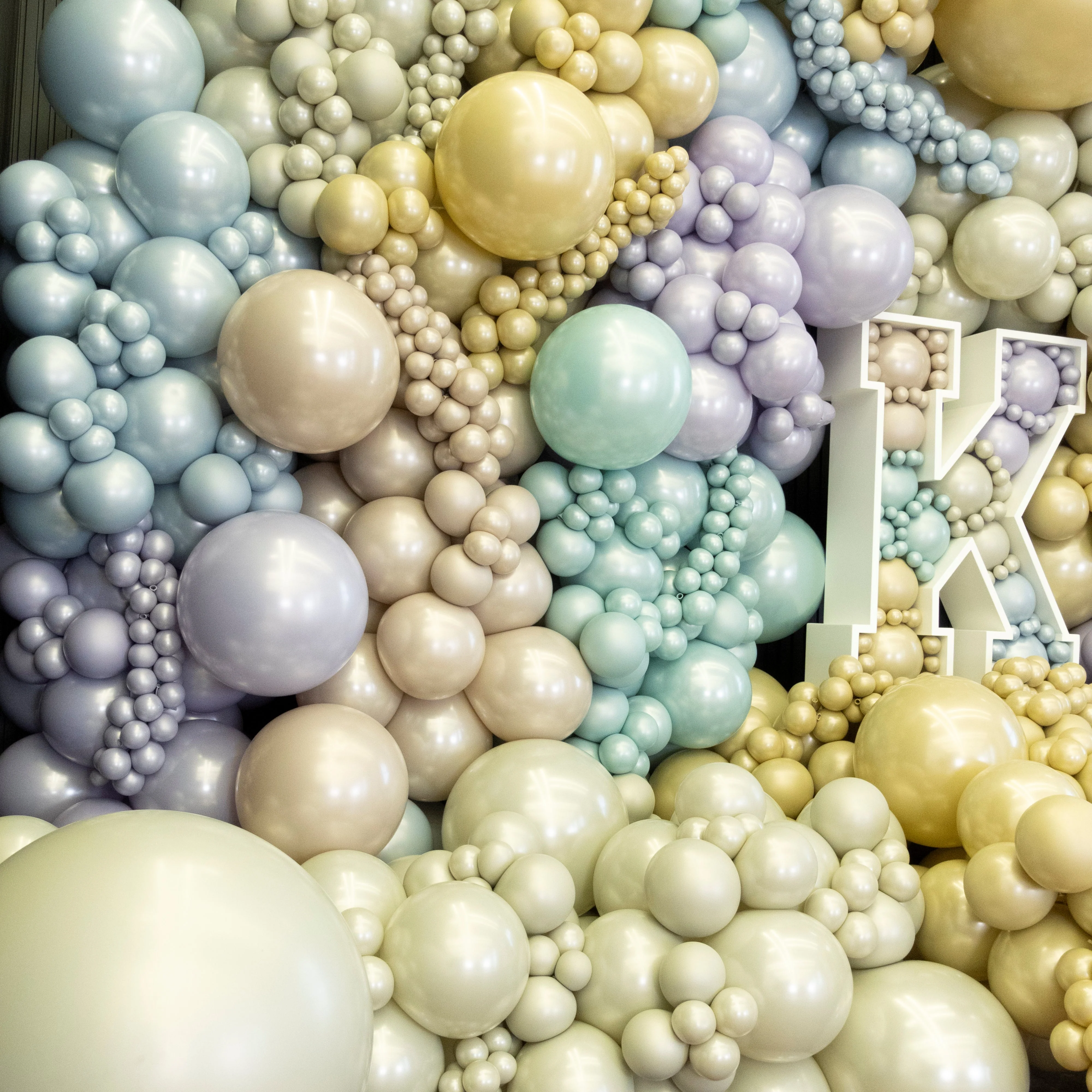 18" Kalisan Brand Latex Balloons Aura Ivory White (25 Per Bag) - Image 26