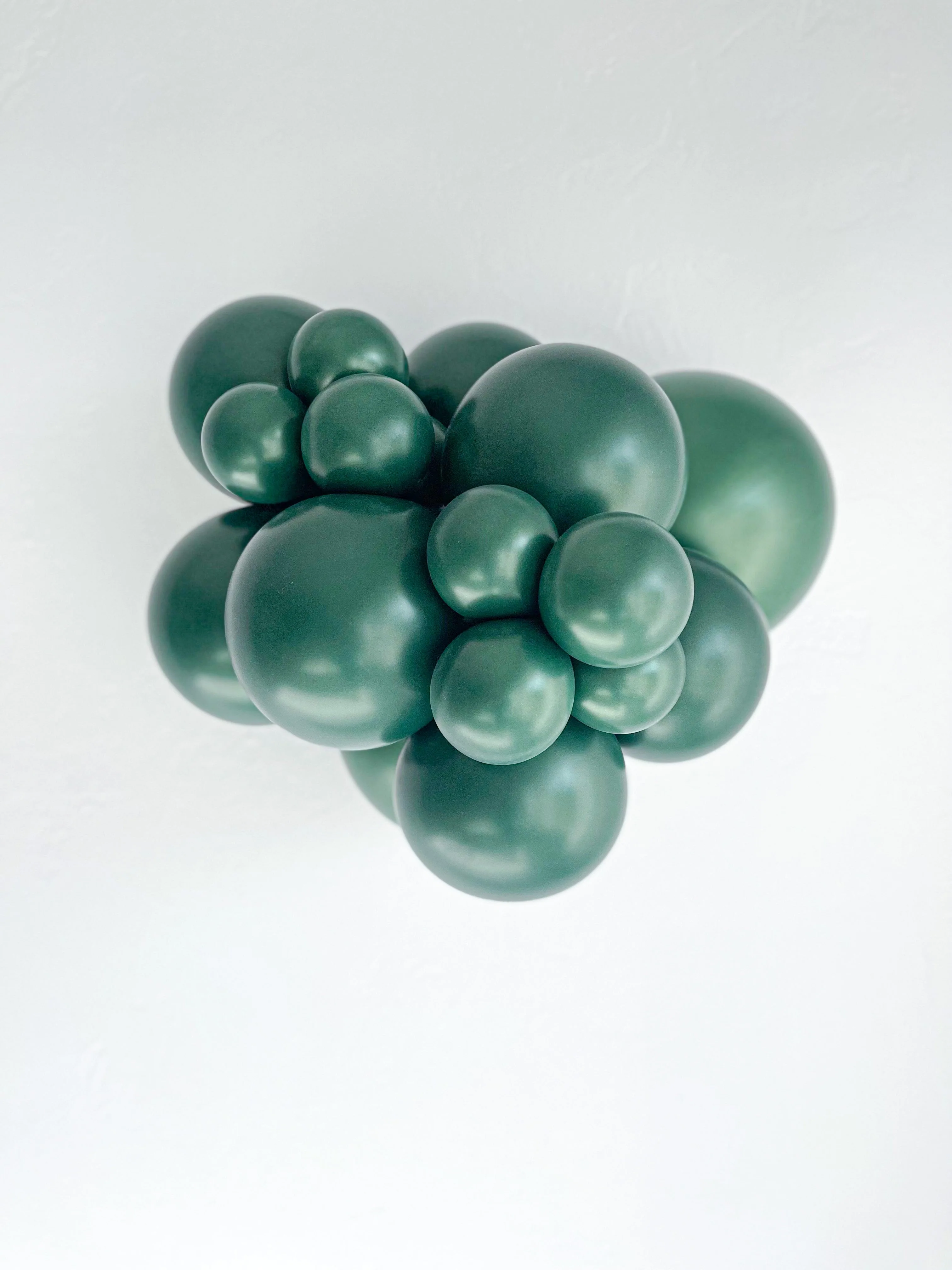36" Pearl Metallic Forest Green Latex Balloons (2 Per Bag) - Image 3