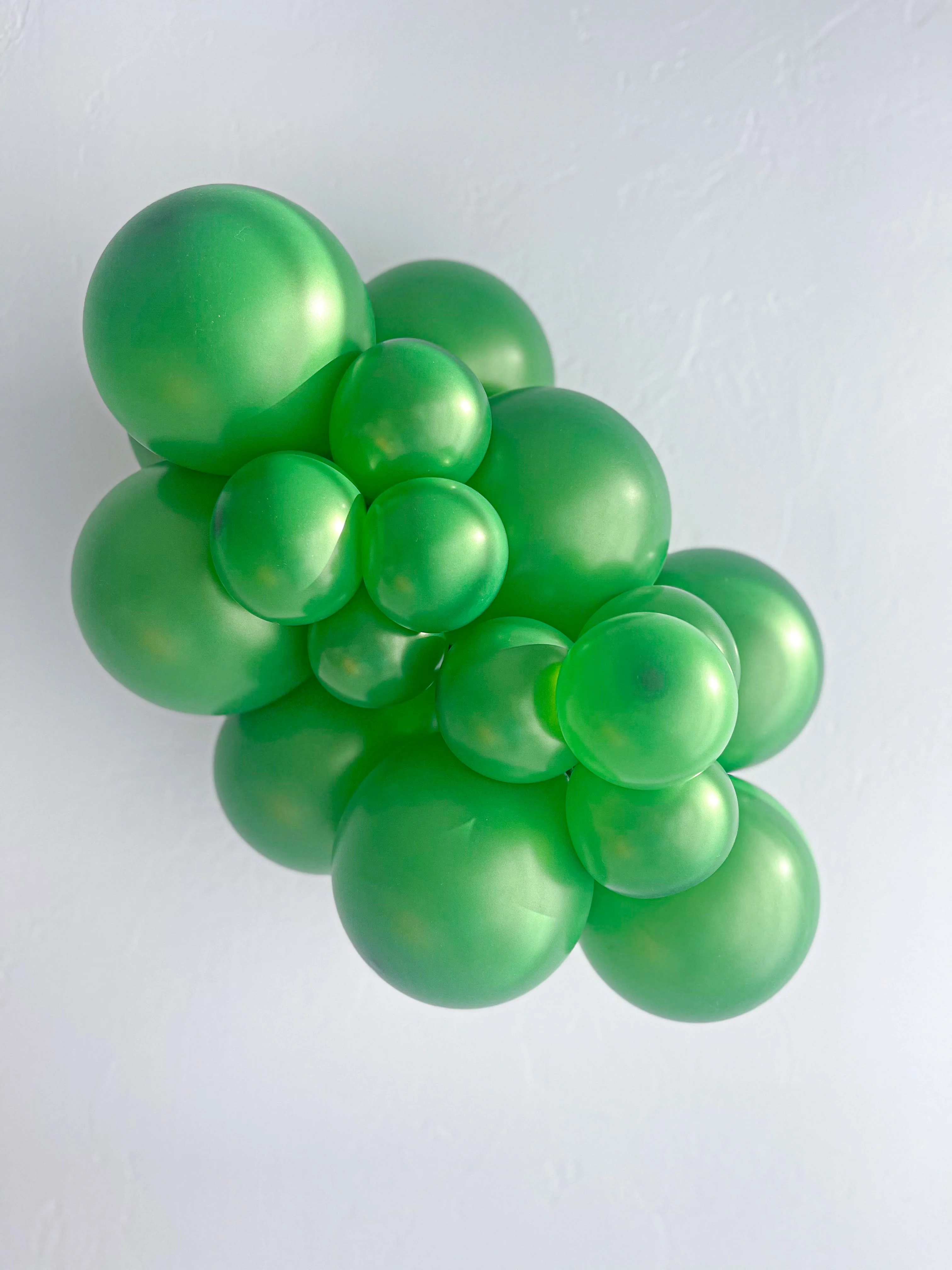 5" Tuftex Latex Balloons (50 Per Bag) Pearl Metallic Green - Image 3