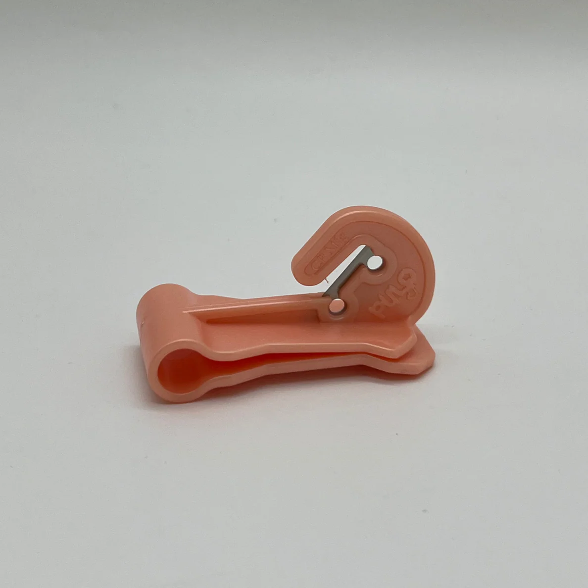 Easy Ribbon Cutter Clip to Belt (Assorted Color) - Image 14