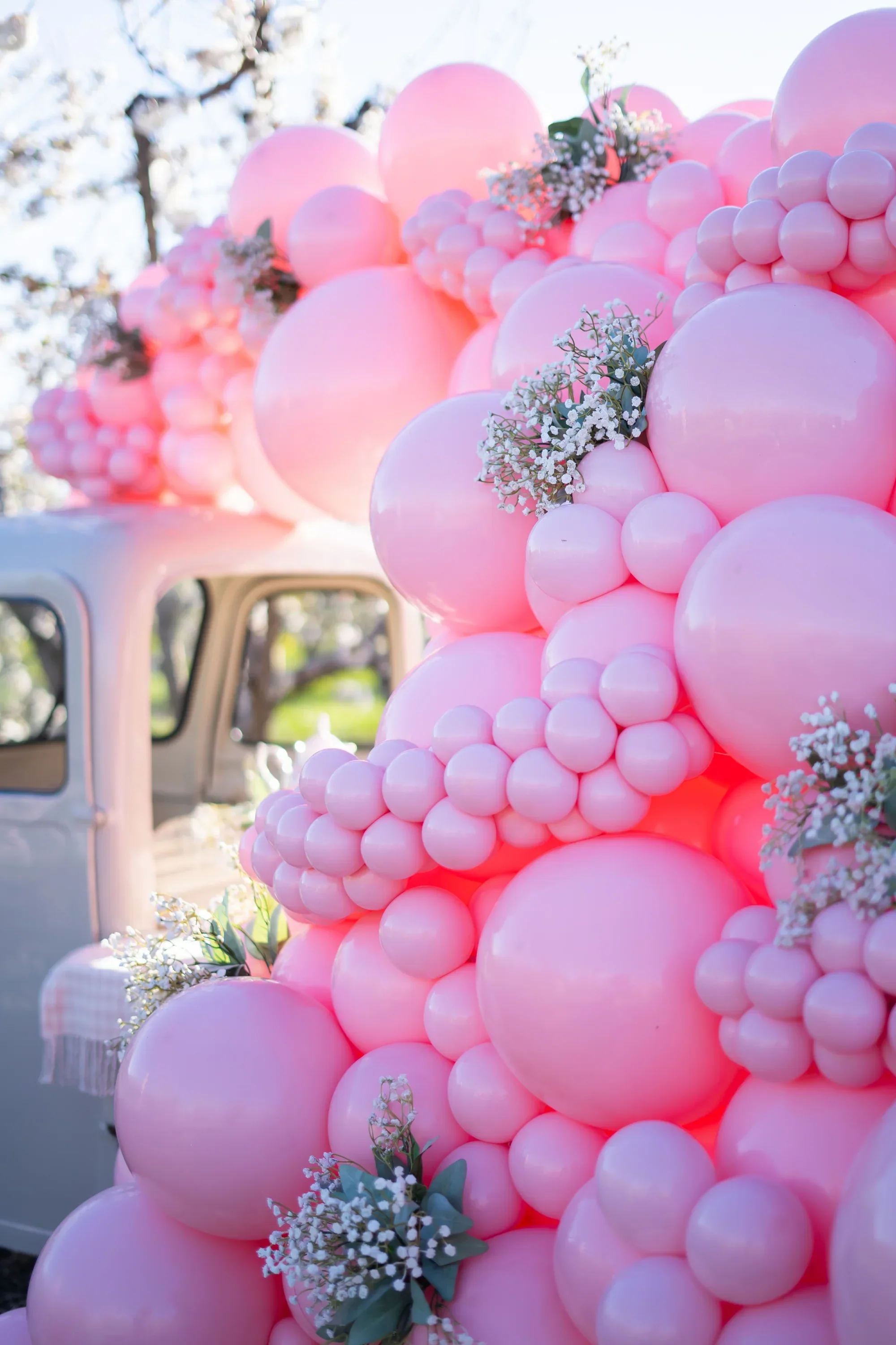TT-260's Standard Pink Tuftex Brand Twisting Animal Latex Balloons - Image 4